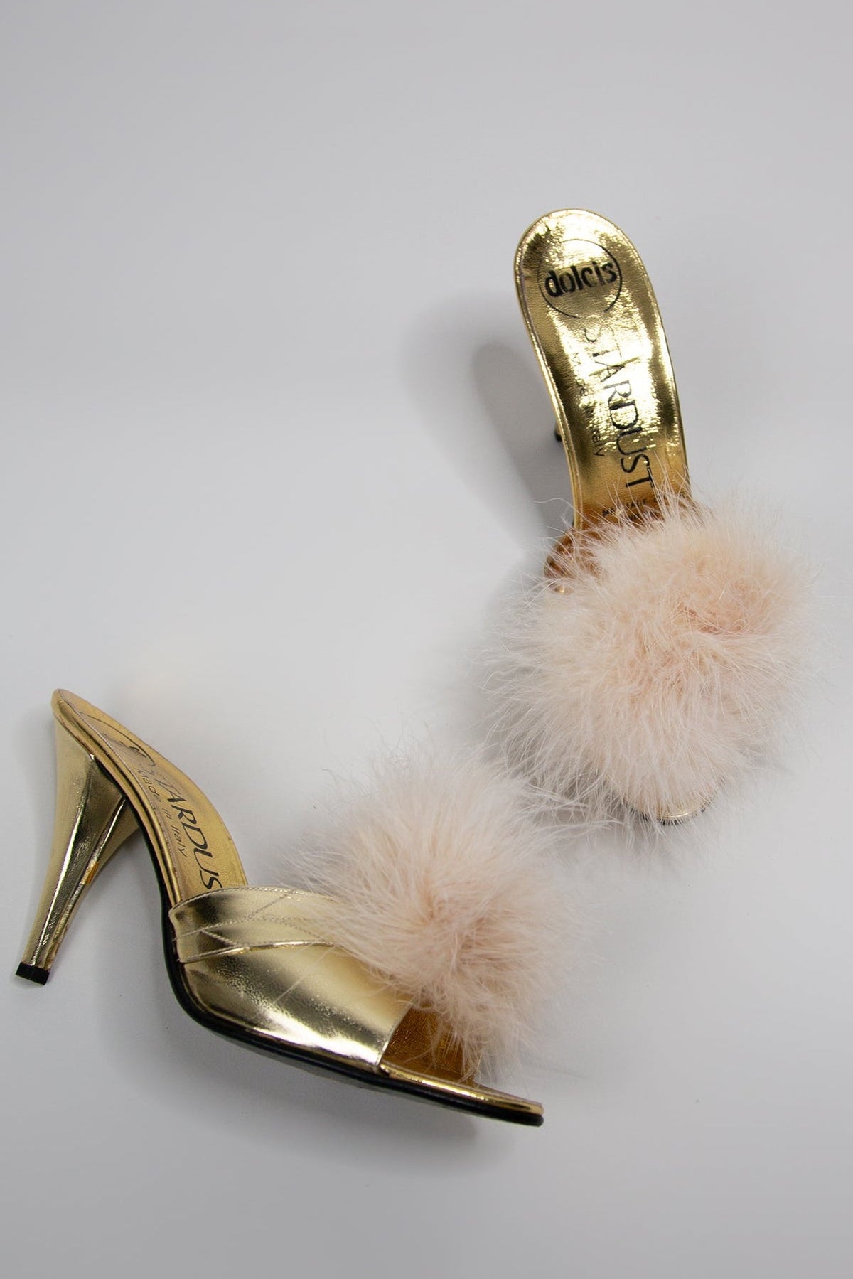 Bridal Feather Pom Pom Shoe Clips in Champagne