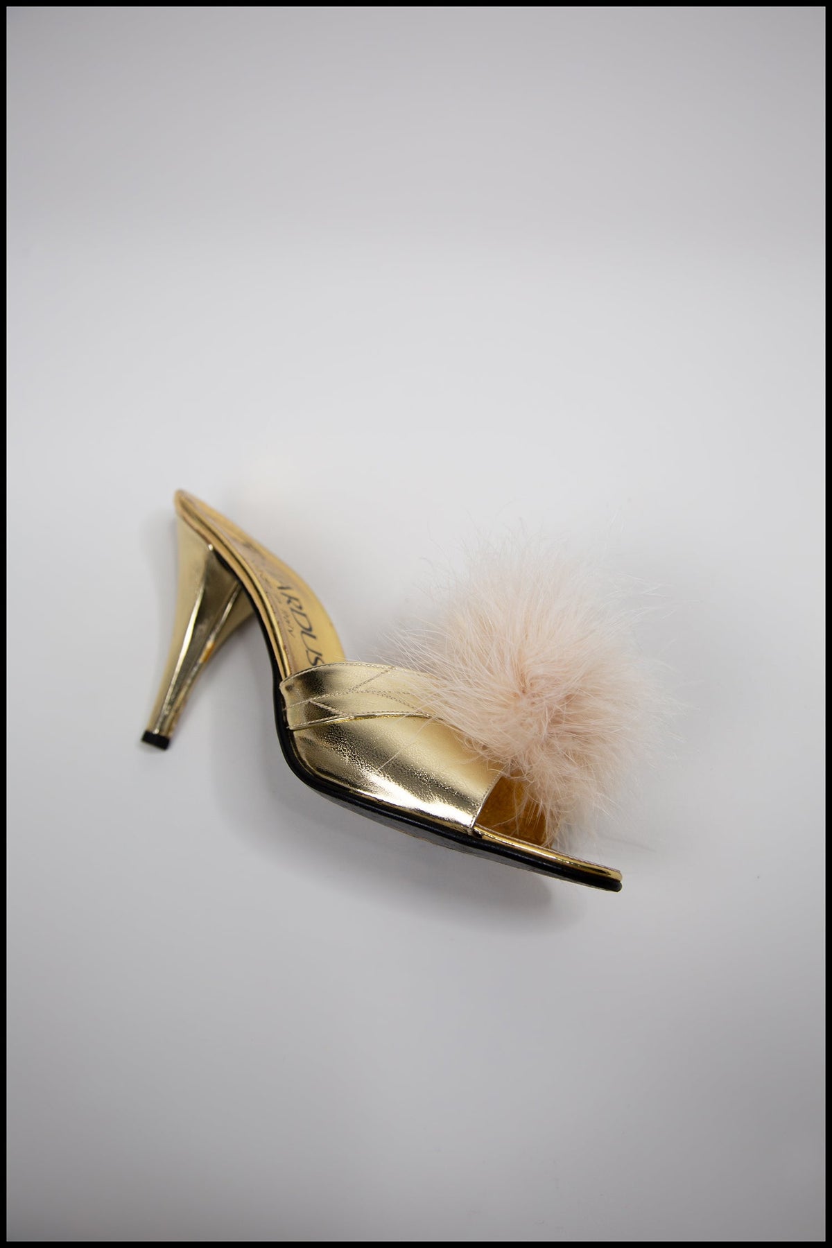 Bridal Feather Pom Pom Shoe Clips in Champagne