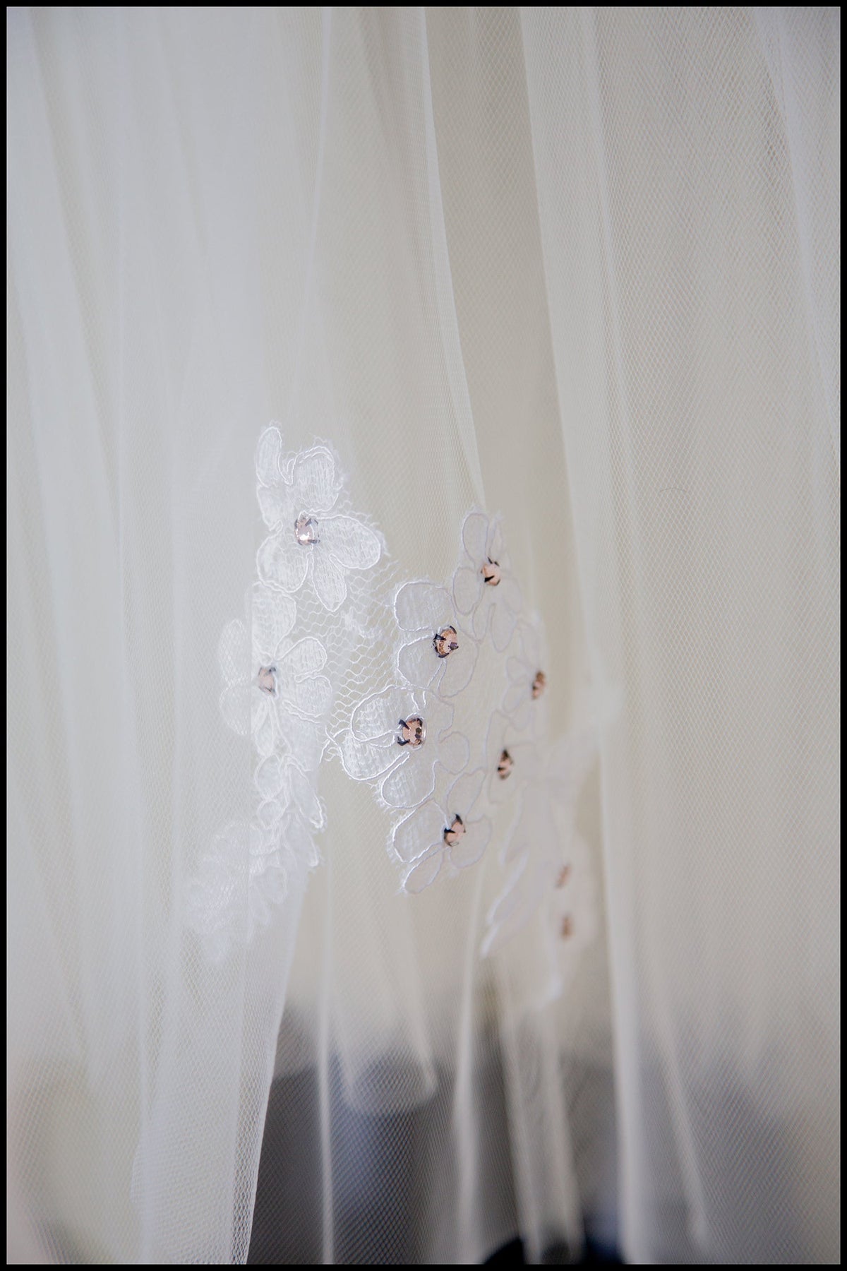 Fortuna - Ivory Lace Tulle Hourglass Gown - S (sample)