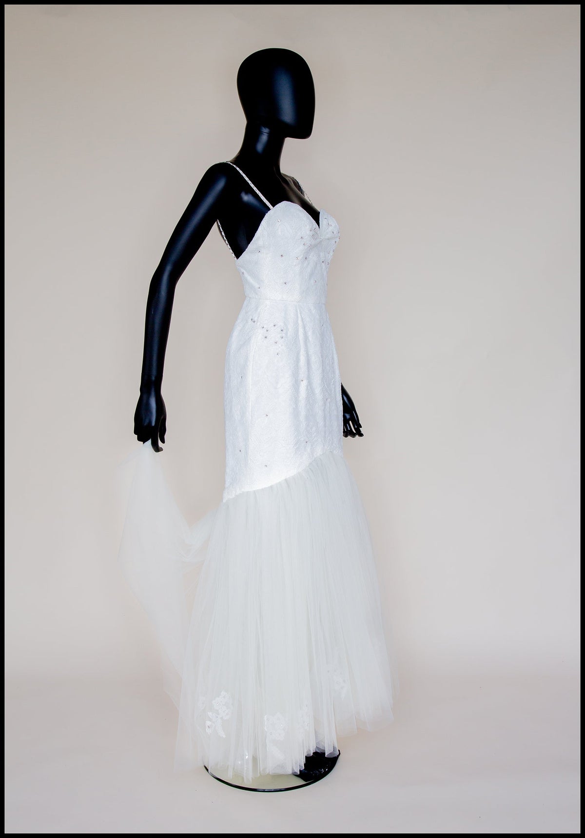 Fortuna - Ivory Lace Tulle Hourglass Gown - S (sample)
