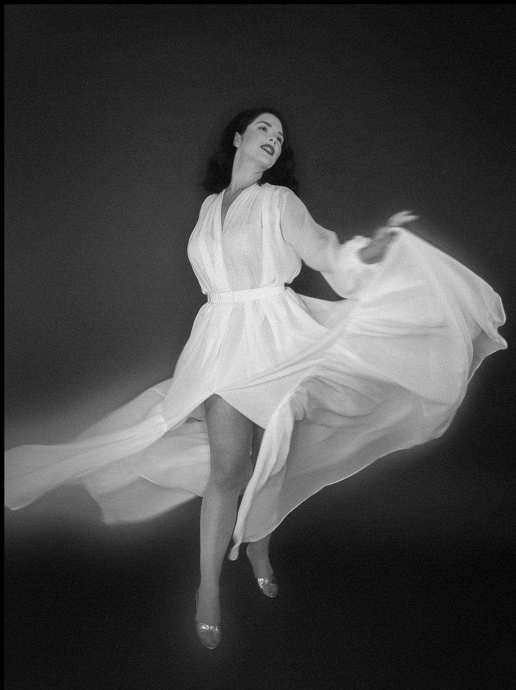 Vamp - Hollywood Ivory Chiffon Bishop Sleeve Gown