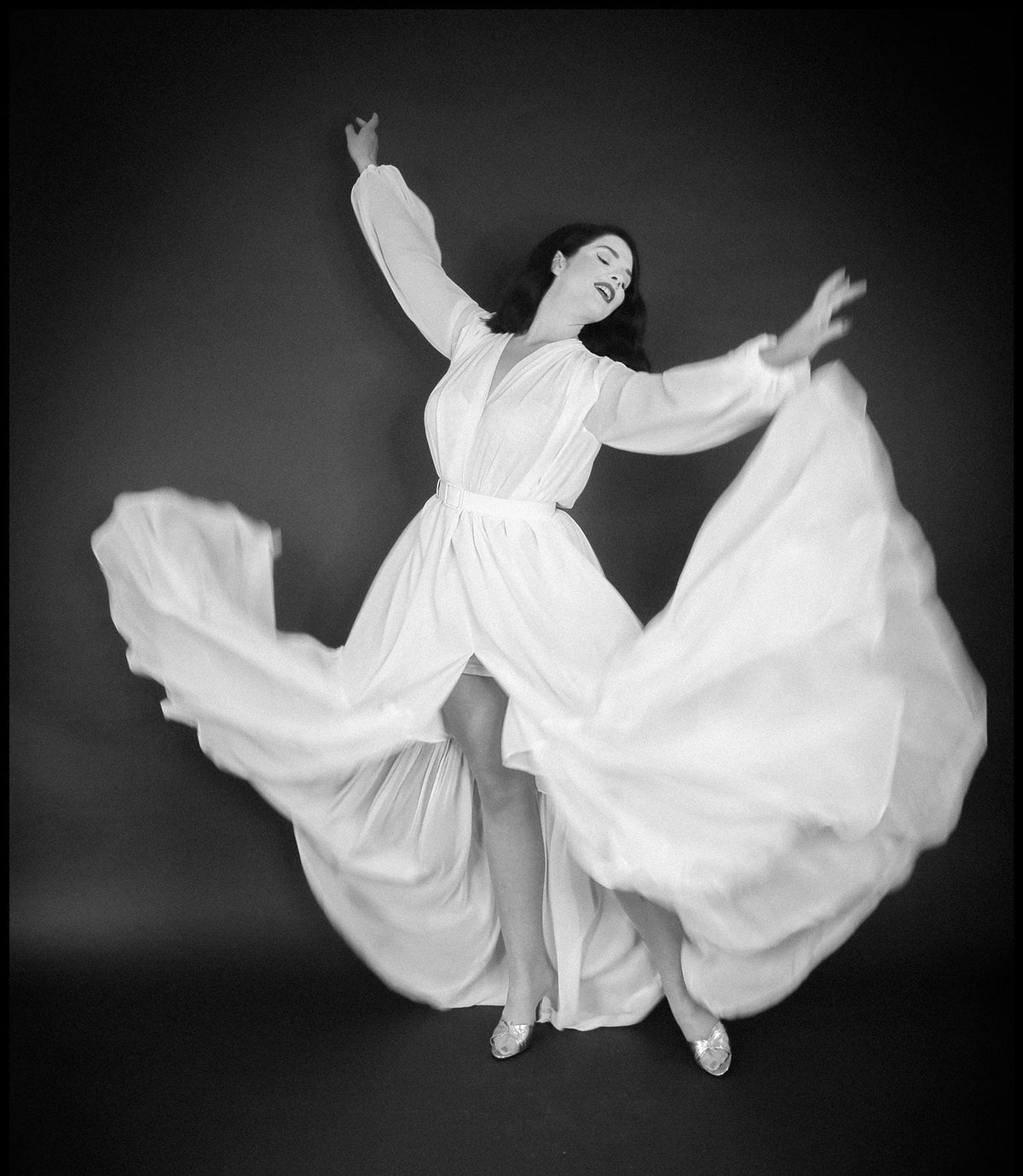 Vamp - Hollywood Ivory Chiffon Bishop Sleeve Gown
