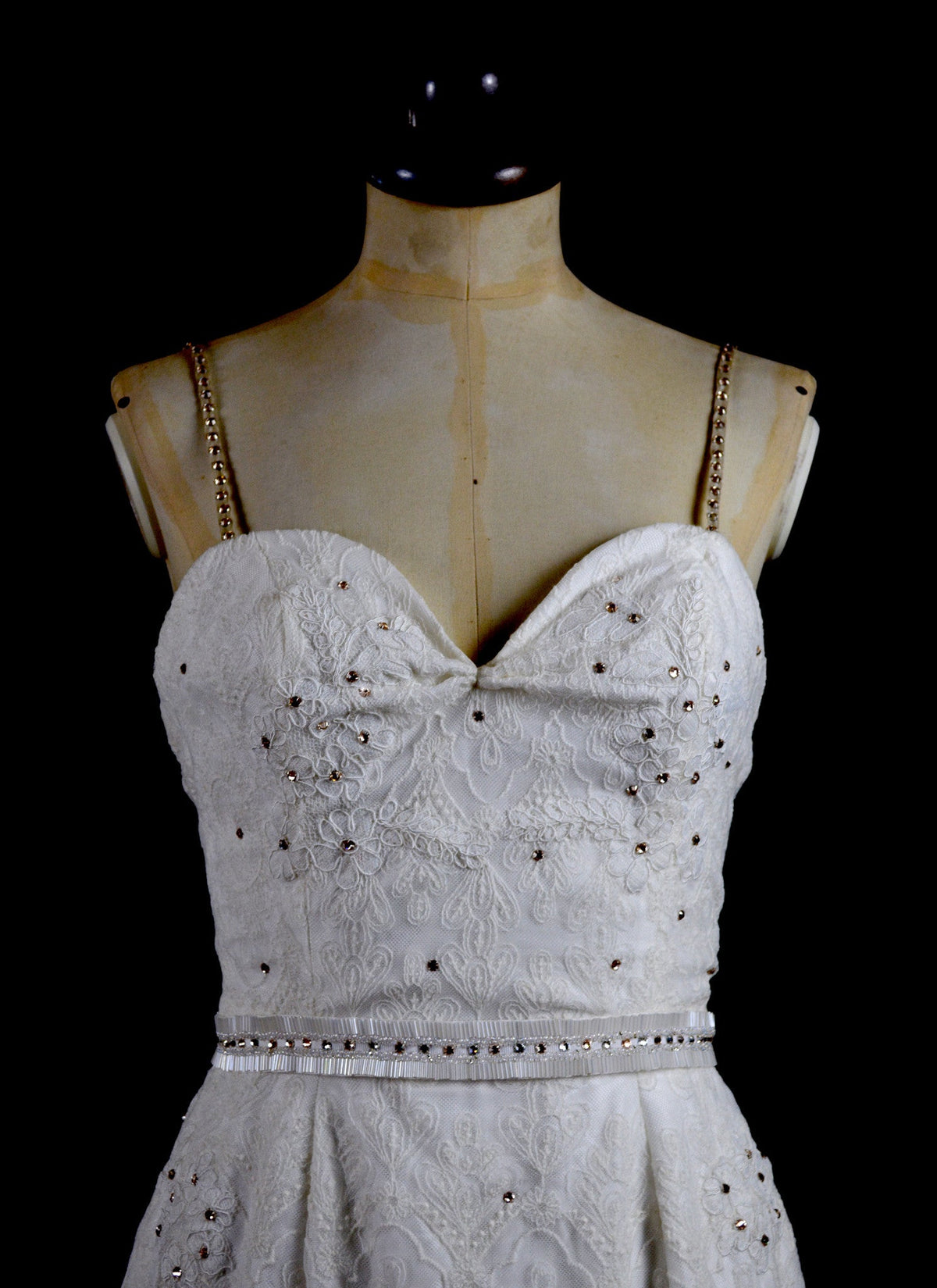 Fortuna - Ivory Lace Tulle Hourglass Gown - S (sample)