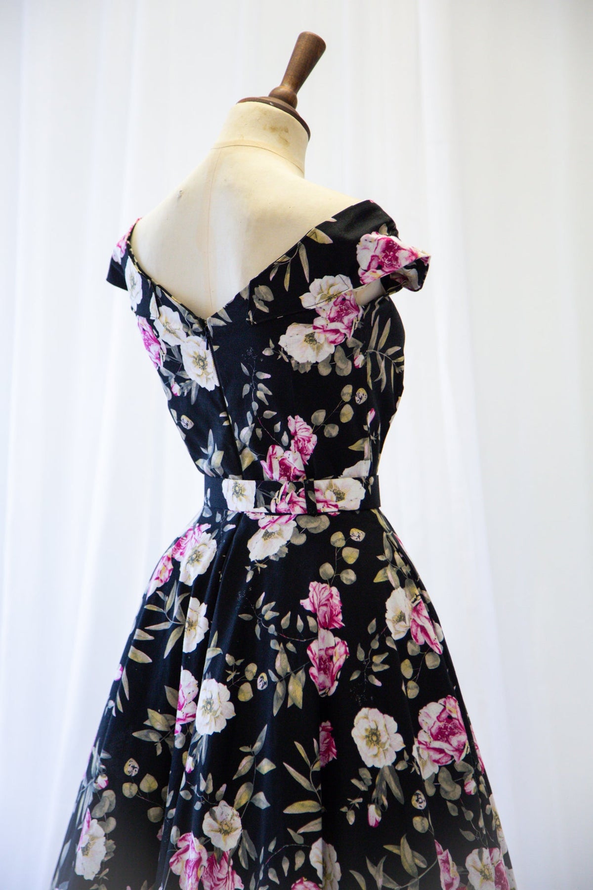 Tylwyth - Rose Linen Midi Dress
