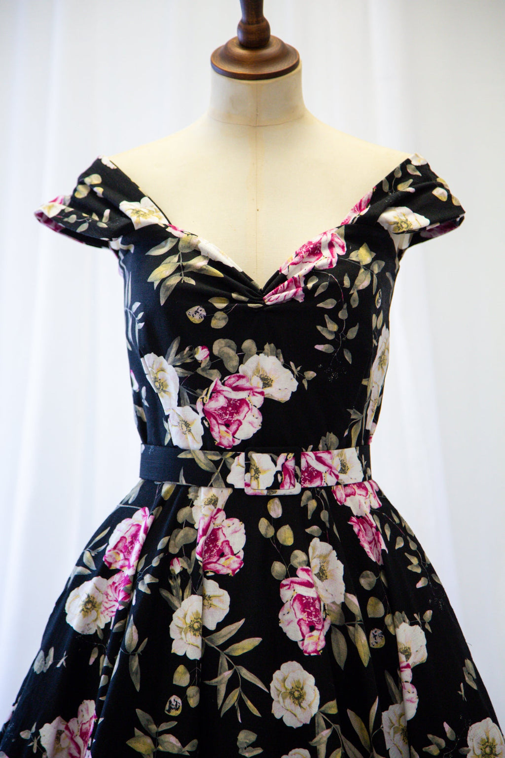 Tylwyth - Rose Linen Midi Dress